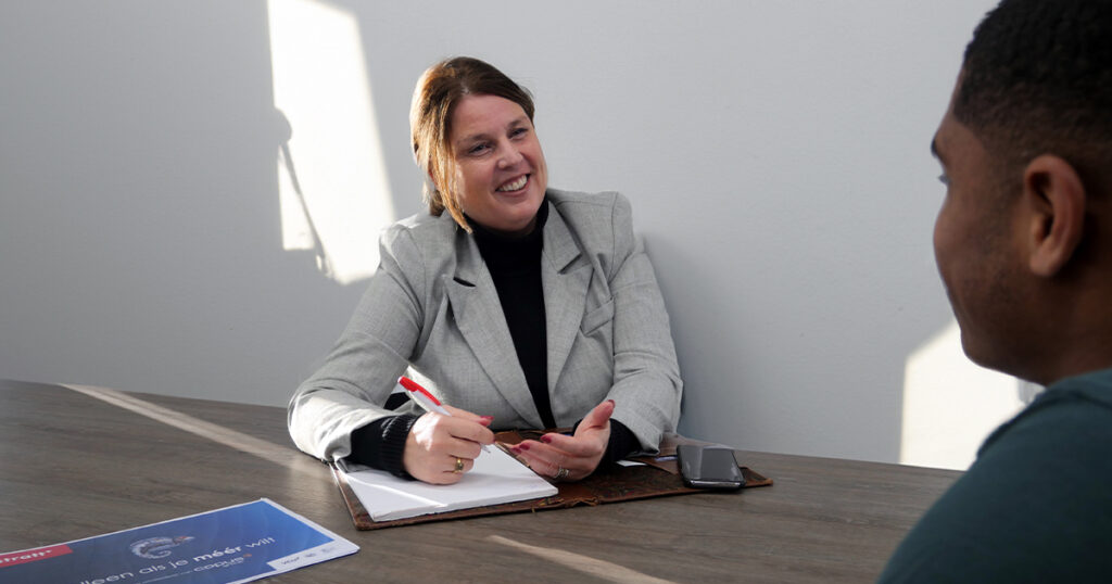 Mandy Stratt+ Ontmoet het Team