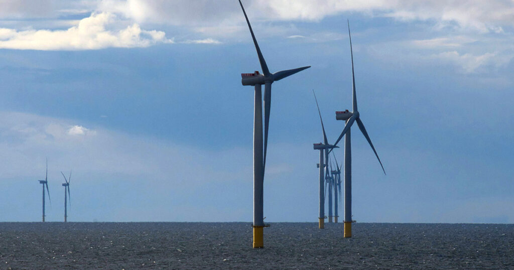 Offshore Windmolens op de Noordzee.