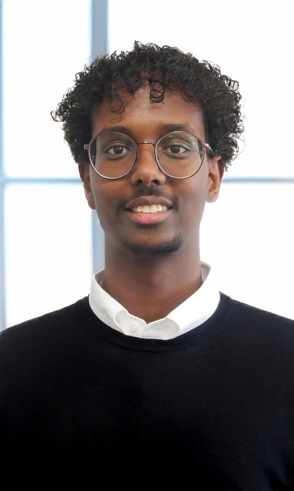 Portretfoto van Abdon - student bij Stratt+