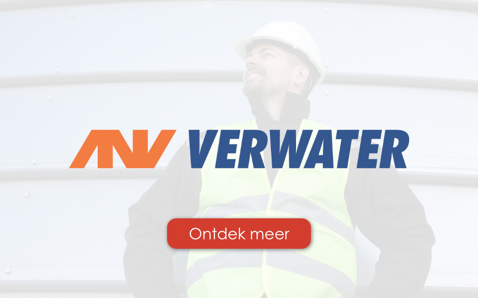 Ervaren Engineer staat voor een opslagtank in de industrie en logo Verwater