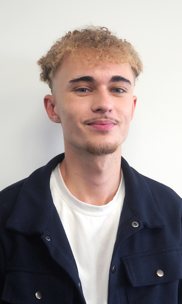 Pasfoto Student Yannick bij Stratt+